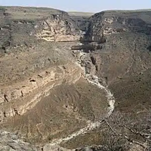 Salalah hiking trails through mountains, wadis, and waterfalls
